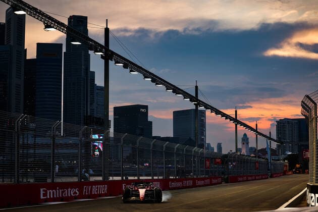 16 LECLERC Charles (mco), Scuderia Ferrari F1-75, action during the Formula 1 Singapore Airlines Singapore Grand Prix 2022, 17th round of the 2022 FIA Formula One World Championship, WM, Weltmeisterschaft from September 30 to October 02, 2022 on the Marina Bay Street Circuit, in Singapore - F1 - SINGAPORE GRAND PRIX 2022 DPPI Panoramic  20220930_G00D1313