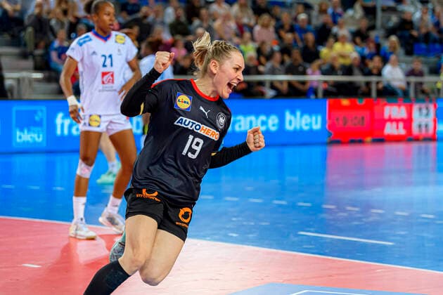 Handball, Frauen: Länderspiel, Frankreich - Deutschland Maike Schirmer (Deutschland) Jubel Freude Emotion Torjubel Torschuetze Torschütze Metz Arenes de Metz Frankreich