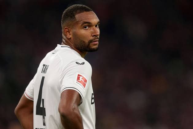 30.09.2022, Muenchen, Germany, Allianz Arena, FC Bayern Muenchen vs Bayer 04 Leverkusen - 1. Bundesliga, Jonathan Tah (Bayer 04 Leverkusen) Schaut (Foto H. Langer) DFB DFL REGULATIONS PROHIBIT ANY USE OF PHOTOGRAPHS AS IMAGE SEQUENCES AND OR QUASI-VIDEO. Muenchen Allianz Arena Bavaria Germany