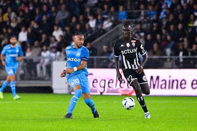 Dimitri Payet ( 10 - Olympique Marseille ) - Batista MENDY ( 2 - Angers ) - FOOTBALL : Angers vs Marseille - Ligue 1 - 30 09 2022 FedericoPestellini Panoramic 