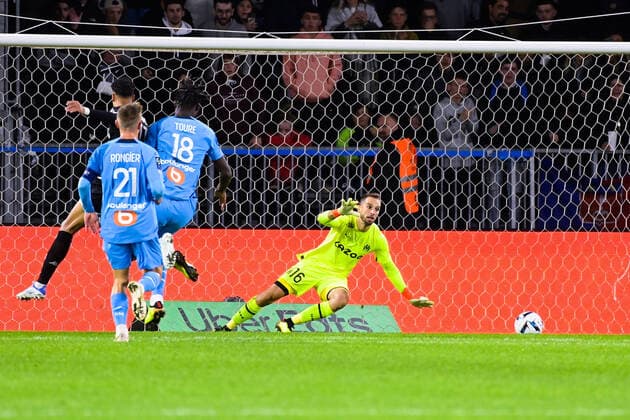 Pau LOPEZ ( 16 - Olympique Marseille ) - FOOTBALL : Angers vs Marseille - Ligue 1 - 30 09 2022 FedericoPestellini Panoramic 