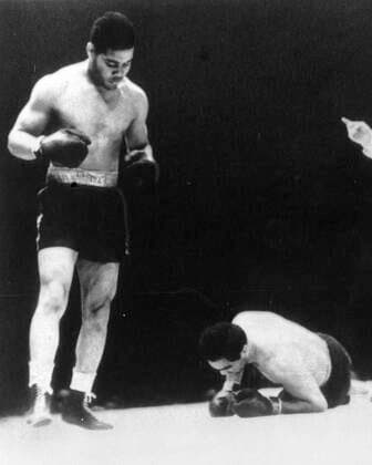 ARKIV - 1938 - Joe Louis slar ut Max Schmeling x190x *** ARCHIVE 1938 Joe Louis knocks out Max Schmeling x190x  Copyright: xPRESSENSxBILDx LOUIS- SCHMELING