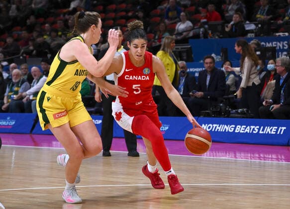 BASKETBALL WOMENS WORLD CUP 3RD, Kia Nurse (right) of Canada takes on Sara Blicavs (left) of Australia during the 2022 FIBA Women s Basketball World Cup 3rd Place match between Australia and Canada at Qudos Bank Arena in Sydney, Saturday, October 1, 2022. ( NO ARCHIVING, EDITORIAL USE ONLY, NO USE IN BOOKS WITHOUT CONSENT SYDNEY NEW SOUTH WALES AUSTRALIA  Copyright: xJAMESxGOURLEYx 20221001001709917686