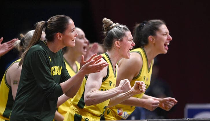 BASKETBALL WOMENS WORLD CUP 3RD, Australian players react during the 2022 FIBA Women s Basketball World Cup 3rd Place match between Australia and Canada at Qudos Bank Arena in Sydney, Saturday, October 1, 2022. ( NO ARCHIVING, EDITORIAL USE ONLY, NO USE IN BOOKS WITHOUT CONSENT SYDNEY NEW SOUTH WALES AUSTRALIA  Copyright: xJAMESxGOURLEYx 20221001001709919226