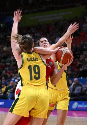BASKETBALL WOMENS WORLD CUP 3RD, Kia Nurse (centre) of Canada is blocked by Sara Blicavs (left) of Australia during the 2022 FIBA Women s Basketball World Cup 3rd Place match between Australia and Canada at Qudos Bank Arena in Sydney, Saturday, October 1, 2022. ( NO ARCHIVING, EDITORIAL USE ONLY, NO USE IN BOOKS WITHOUT CONSENT SYDNEY NEW SOUTH WALES AUSTRALIA  Copyright: xJAMESxGOURLEYx 20221001001709922807