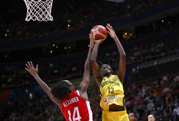 BASKETBALL WOMENS WORLD CUP 3RD, Ezi Magbego (right) of Australia shoots for a basket over Kayla Alexander (left) of Canada during the 2022 FIBA Women s Basketball World Cup 3rd Place match between Australia and Canada at Qudos Bank Arena in Sydney, Saturday, October 1, 2022. ( NO ARCHIVING, EDITORIAL USE ONLY, NO USE IN BOOKS WITHOUT CONSENT SYDNEY NEW SOUTH WALES AUSTRALIA  Copyright: xJAMESxGOURLEYx 20221001001709927303