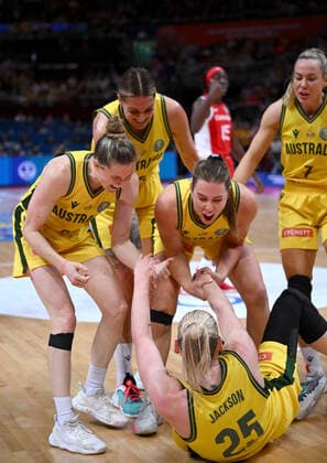 BASKETBALL WOMENS WORLD CUP 3RD, Lauren Jackson (bottom) of Australia celebrates with team mates during the 2022 FIBA Women s Basketball World Cup 3rd Place match between Australia and Canada at Qudos Bank Arena in Sydney, Saturday, October 1, 2022. ( NO ARCHIVING, EDITORIAL USE ONLY, NO USE IN BOOKS WITHOUT CONSENT SYDNEY NEW SOUTH WALES AUSTRALIA  Copyright: xJAMESxGOURLEYx 20221001001709930050
