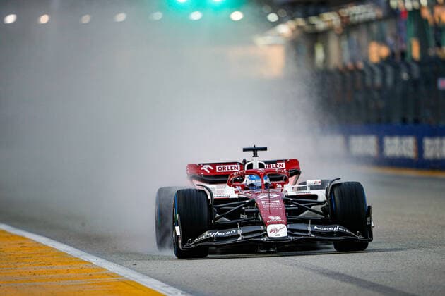 77 BOTTAS Valtteri (fin), Alfa Romeo F1 Team ORLEN C42, action during the Formula 1 Singapore Airlines Singapore Grand Prix 2022, 17th round of the 2022 FIA Formula One World Championship, WM, Weltmeisterschaft from September 30 to October 02, 2022 on the Marina Bay Street Circuit, in Singapore - F1 - SINGAPORE GRAND PRIX 2022 DPPI Panoramic  _V2_1696