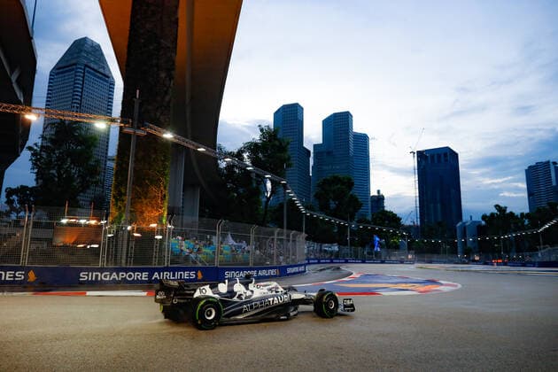 10 GASLY Pierre (fra), Scuderia AlphaTauri AT03, action during the Formula 1 Singapore Airlines Singapore Grand Prix 2022, 17th round of the 2022 FIA Formula One World Championship, WM, Weltmeisterschaft from September 30 to October 02, 2022 on the Marina Bay Street Circuit, in Singapore - F1 - SINGAPORE GRAND PRIX 2022 DPPI Panoramic  _V2_1770