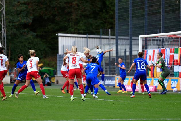 Flyeralarm Frauen Bundesliga 2022-2023, 1. FC Köln - 1. FFC Turbine Potsdam Tor für den 1. FC Köln durch Sharon Beck (FC, 10) Köln Franz-Kremer-Stadion, Rasenplatz NRW Deutschland