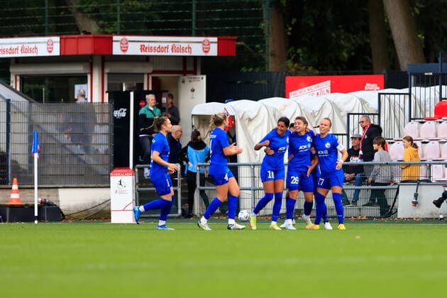 Flyeralarm Frauen Bundesliga 2022-2023, 1. FC Köln - 1. FFC Turbine Potsdam Torjubel nach dem 2:1 für 1. FFC Turbine Potsdam mit Wibke Meister (TP, 18), Martyna Wiankowska (TP, 26) Köln Franz-Kremer-Stadion, Rasenplatz NRW Deutschland