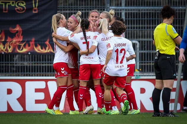 1. Frauen-Bundesliga; Koeln vs. Turbine Potsdam, 01.10.2022 Koeln, 01.October - Freude ueber das 1:0 durch Sharon Beck ( 10, 1. FC Koeln) waehrend der Begegnung 1. FC Koeln gegen den 1. FFC Turbine Potsdam an Spieltag 3 der Frauen-Fussball-Bundesliga am 01.10.2022 im Franz-Kremer-Stadion in Koeln (Nordrhein-Westfalen). DFL REGULATIONS PROHIBIT ANY USE OF PHOTOGRAPHS AS IMAGE SEQUENCES AND OR QUASI-VIDEO. Copyright: xBEAUTIFULxSPORTS AxelxKohringx