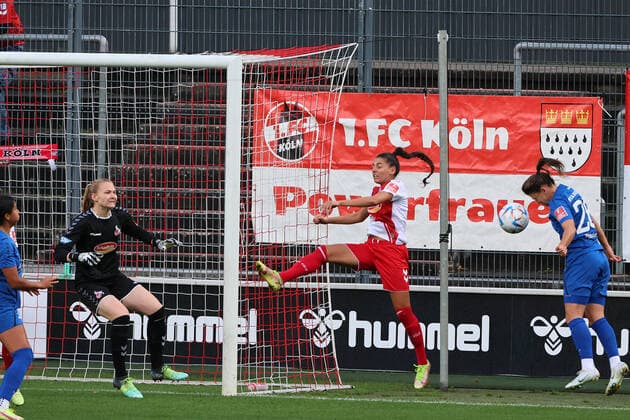 1.FC Köln vs. Turbine Potsdam, Fussball Frauen, 1. Bundesliga, rechts: Martyna Wiankowska (Potsdam) mit dem Tor zum 2:1, Bild: , 01.10.2022