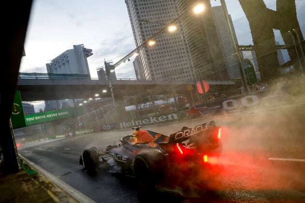 1 Max Verstappen (NLD, Oracle Red Bull Racing), F1 Grand Prix of Singapore at Marina Bay Street Circuit on October 1, 2022 in Singapore, Singapore. (Photo by HOCH ZWEI) Singapore Singapore