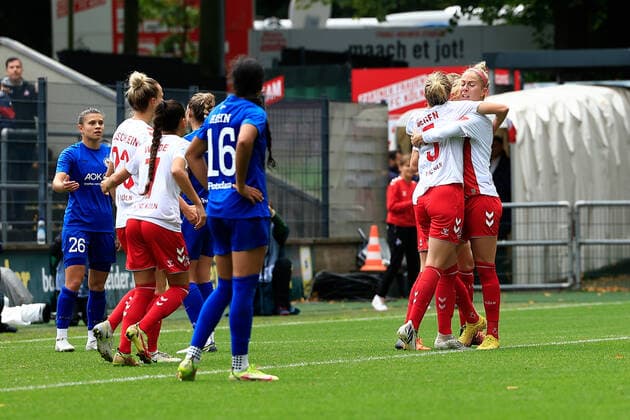 Flyeralarm Frauen Bundesliga 2022-2023, 1. FC Köln - 1. FFC Turbine Potsdam Jubel nach dem Ausgleich zum 2:2 Köln Franz-Kremer-Stadion, Rasenplatz NRW Deutschland