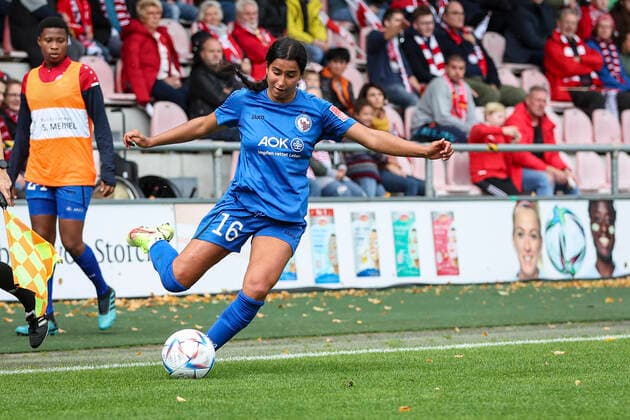 1. Frauen-Bundesliga; Koeln vs. Turbine Potsdam, 01.10.2022 Koeln, 01.October - Maya Hahn ( 16, 1. FFC Turbine Potsdam) waehrend der Begegnung 1. FC Koeln gegen den 1. FFC Turbine Potsdam an Spieltag 3 der Frauen-Fussball-Bundesliga am 01.10.2022 im Franz-Kremer-Stadion in Koeln (Nordrhein-Westfalen). DFL REGULATIONS PROHIBIT ANY USE OF PHOTOGRAPHS AS IMAGE SEQUENCES AND OR QUASI-VIDEO. Copyright: xBEAUTIFULxSPORTS AxelxKohringx