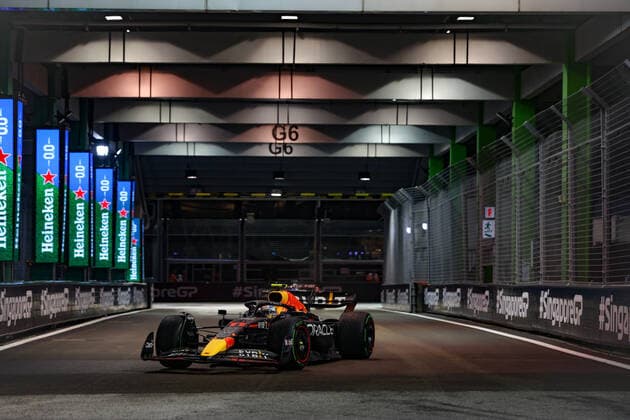 PEREZ Sergio (mex), Red Bull Racing RB18, portrait during the Formula 1 Singapore Airlines Singapore Grand Prix 2022, 17th round of the 2022 FIA Formula One World Championship, WM, Weltmeisterschaft from September 30 to October 02, 2022 on the Marina Bay Street Circuit, in Singapore - F1 - SINGAPORE GRAND PRIX 2022 DPPI Panoramic  AV6_4621