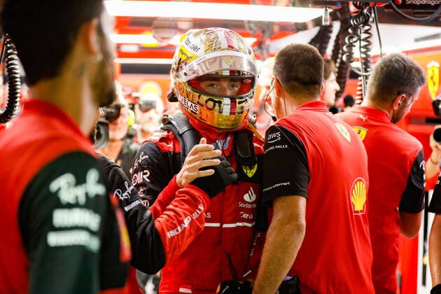LECLERC Charles (mco), Scuderia Ferrari F1-75, portrait celebrate his pole position during the Formula 1 Singapore Airlines Singapore Grand Prix 2022, 17th round of the 2022 FIA Formula One World Championship, WM, Weltmeisterschaft from September 30 to October 02, 2022 on the Marina Bay Street Circuit, in Singapore - F1 - SINGAPORE GRAND PRIX 2022 DPPI Panoramic  _V2_2585