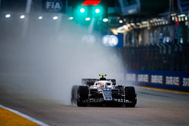 22 TSUNODA Yuki (jap), Scuderia AlphaTauri AT03, action during the Formula 1 Singapore Airlines Singapore Grand Prix 2022, 17th round of the 2022 FIA Formula One World Championship, WM, Weltmeisterschaft from September 30 to October 02, 2022 on the Marina Bay Street Circuit, in Singapore - F1 - SINGAPORE GRAND PRIX 2022 DPPI Panoramic  00122039__V2_1678