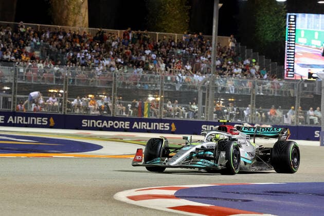 FORMULA 1 SINGAPORE AIRLINES SINGAPORE GRAND PRIX 2022 01.10.2022, Marina Bay Street Circuit, Singapore, FORMULA 1 SINGAPORE AIRLINES SINGAPORE GRAND PRIX 2022 ,im Bild Lewis Hamilton (GBR), Mercedes-AMG Petronas Formula One Team.