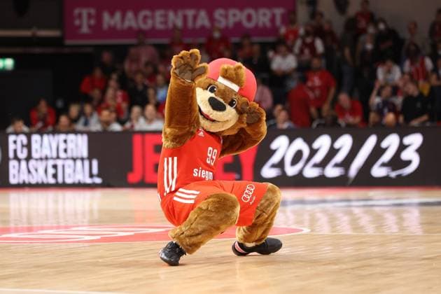 Das neue Maskottchen der Bayern Basketballer Ben. GER, FC Bayern Basketball vs. Ratiopharm Ulm, Basketball, 1.Bundesliga, Saison 2022 2023, 01.10.2022, GER, FC Bayern Basketball vs. Ratiopharm Ulm, Basketball, 1.Bundesliga, Saison 2022 2023, 01.10.2022, Muenchen Copyright: xEIBNER MarcelxEngelbrechtx EP_EER