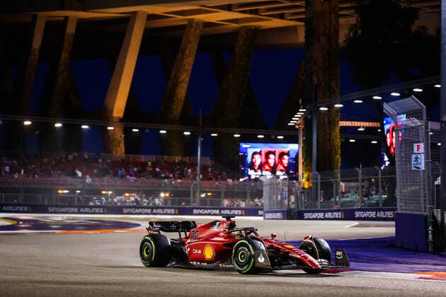 16 LECLERC Charles (mco), Scuderia Ferrari F1-75, action during the Formula 1 Singapore Airlines Singapore Grand Prix 2022, 17th round of the 2022 FIA Formula One World Championship, WM, Weltmeisterschaft from September 30 to October 02, 2022 on the Marina Bay Street Circuit, in Singapore - F1 - SINGAPORE GRAND PRIX 2022 DPPI Panoramic  00122039_AV6_4509