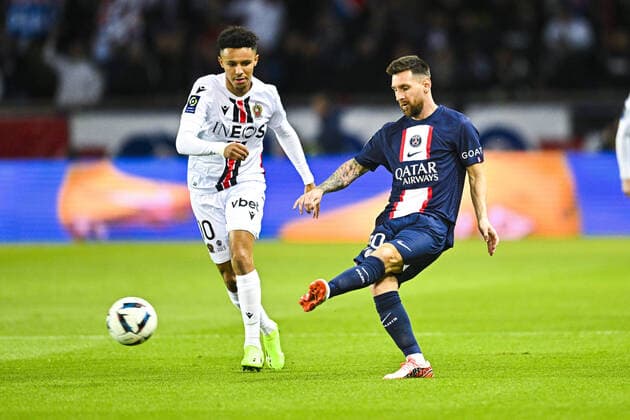 Lionel Messi (PSG) vs Sofiane Diop (Nice) FOOTBALL : PSG vs Nice - Ligue1 Uber Eats - 01 10 2002 JBAutissier Panoramic 
