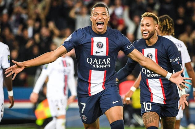 Sport Themen der Woche KW39 Sport Bilder des Tages October 1, 2022, Paris, France, France: Kylian MBAPPE of PSG celebrate his goal with NEYMAR JR of PSG during the Ligue 1 match between Paris Saint-Germain (PSG) and OGC Nice at Parc des Princes Stadium on October 01, 2022 in Paris, France. Paris France - ZUMAm308 20221001_zsp_m308_009 Copyright: xMatthieuxMirvillex