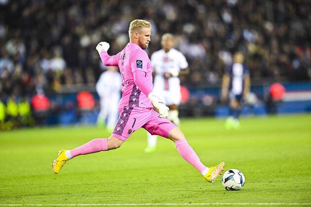 Kasper Schmeichel (Nice) FOOTBALL : PSG vs Nice - Ligue1 Uber Eats - 01 10 2002 JBAutissier Panoramic 