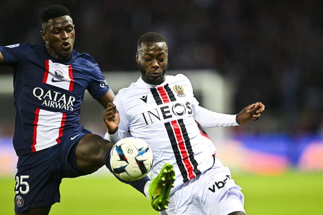 Nicolas Pepe (Nice) vs Nuno Mendes (PSG) FOOTBALL : PSG vs Nice - Ligue1 Uber Eats - 01 10 2002 JBAutissier Panoramic 