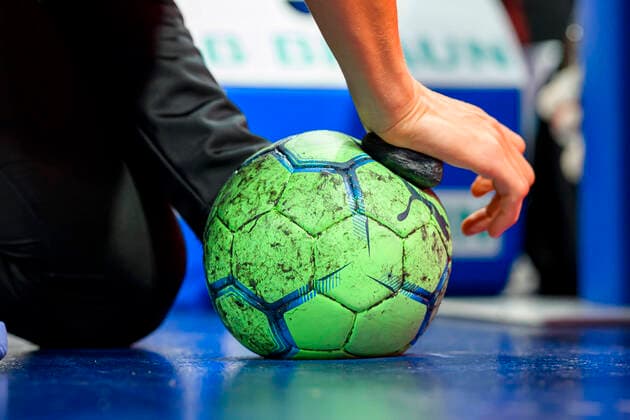Handball, Frauen: Training - Deutschland Symbolbild, Feature, Handball beim Entharzen, Harz, Puma Nancy Palais des Sports Jean Weille Frankreich