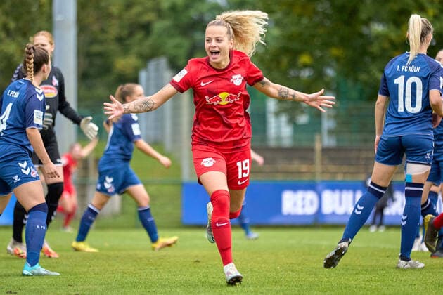 02.10.2022, GER, Frauenfußball, 2. BL, 2022 2023, RB Leipzig - 1. FC Köln U20 Jenny Hipp (19, RB Leipzig), Freisteller, Torjubel Markranstädt Stadion am Bad Sachsen Deutschland