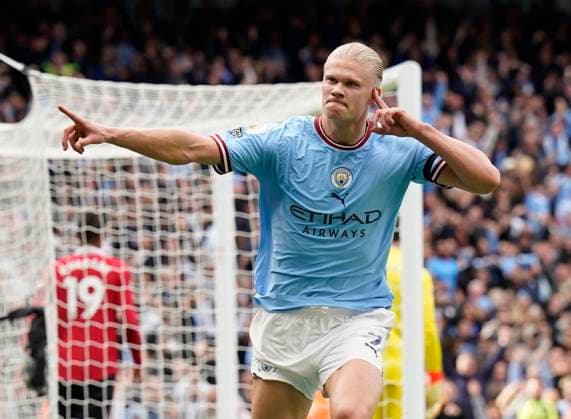 Sport Themen der Woche KW39 Sport Bilder des Tages Manchester, England, 2nd October 2022. Erling Haaland of Manchester City celebrates scoring their third goal during the Premier League match at the Etihad Stadium, Manchester. Picture credit should read: Andrew Yates Sportimage EDITORIAL USE ONLY. No use with unauthorised audio, video, data, fixture lists, club league logos or live services. Online in-match use limited to 120 images, no video emulation. No use in betting, games or single club league player publications. SPI-1914-0068