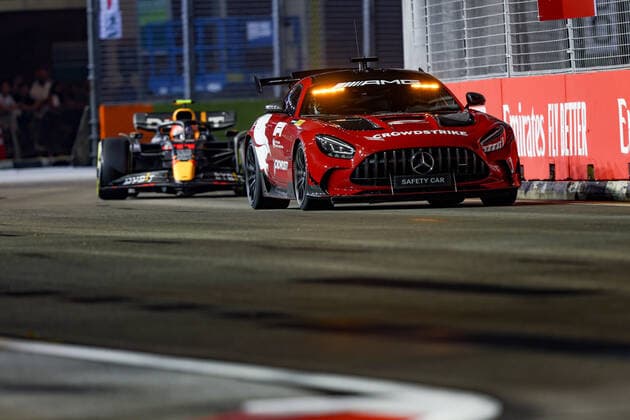 11 PEREZ Sergio (mex), Red Bull Racing RB18, action, safety car, during the Formula 1 Singapore Airlines Singapore Grand Prix 2022, 17th round of the 2022 FIA Formula One World Championship, WM, Weltmeisterschaft from September 30 to October 02, 2022 on the Marina Bay Street Circuit, in Singapore - F1 - SINGAPORE GRAND PRIX 2022 - RACE DPPI Panoramic  G00D6951