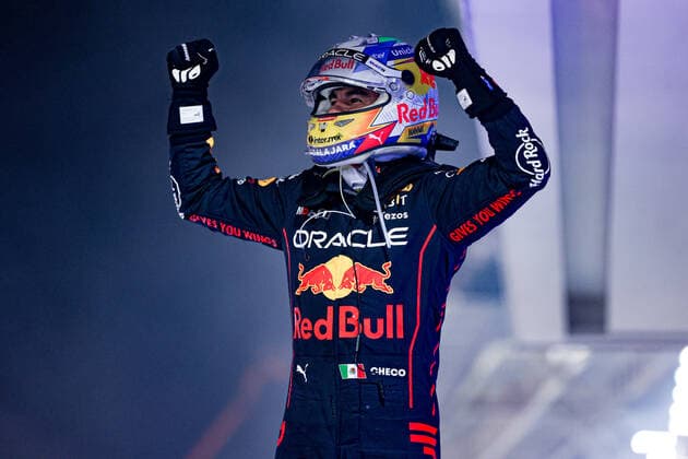 PEREZ Sergio (mex), Red Bull Racing RB18, portrait, celebrate his win during the Formula 1 Singapore Airlines Singapore Grand Prix 2022, 17th round of the 2022 FIA Formula One World Championship, WM, Weltmeisterschaft from September 30 to October 02, 2022 on the Marina Bay Street Circuit, in Singapore - F1 - SINGAPORE GRAND PRIX 2022 - RACE DPPI Panoramic  GOOD4709