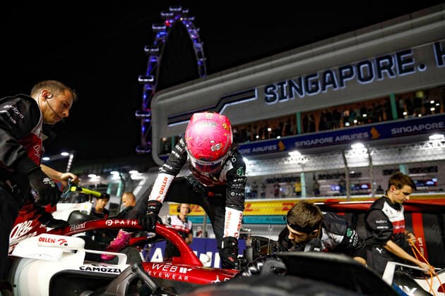 24 Guanyu Zhou (CHN, Alfa Romeo F1 Team ORLEN), F1 Grand Prix of Singapore at Marina Bay Street Circuit on October 2, 2022 in Singapore, Singapore. (Photo by HOCH ZWEI) Singapore Singapore