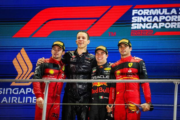 Podium: PEREZ Sergio (mex), Red Bull Racing RB18, LECLERC Charles (mco), Scuderia Ferrari F1-75, SAINZ Carlos (spa), Scuderia Ferrari F1-75, portrait during the Formula 1 Singapore Airlines Singapore Grand Prix 2022, 17th round of the 2022 FIA Formula One World Championship, WM, Weltmeisterschaft from September 30 to October 02, 2022 on the Marina Bay Street Circuit, in Singapore - FORMULE 1 : Grand Prix de nuit de Singapour - 02 10 2022 DPPI Panoramic GOOD4862