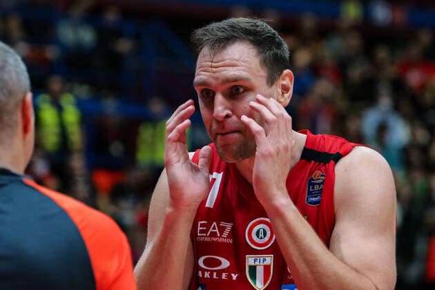 Sport Themen der Woche KW39 Sport Bilder des Tages October 2, 2022, Milan, Italy: Milan, Italy, Mediolanum Forum, October 02, 2022, Johannes Voigtmann (EA7 Emporio Armani Olimpia Milano) during EA7 Emporio Armani Milano vs Germani Brescia - Italian Basketball A Serie Championship. Italian Basketball A Serie Championship - EA7 Emporio Armani Milano vs Germani Brescia, Milan, Italy  - ZUMAl164 20221002_zsa_l164_890 Copyright: xSavinoxPaolellax