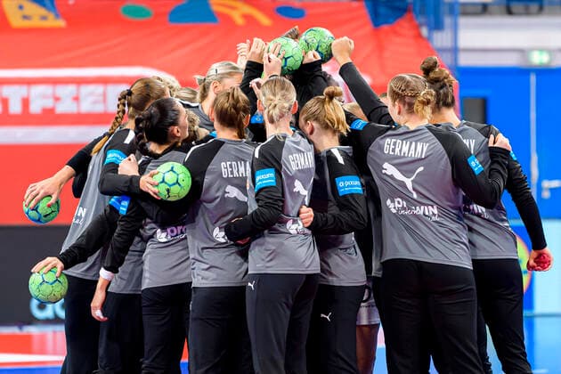 Handball, Frauen: Länderspiel Frankreich - Deutschland die Mannschaft von Deutschland Nancy Palais des Sports Jean Weille Frankreich