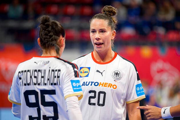 Handball, Frauen: Länderspiel Frankreich - Deutschland v.li. Johanna Stockschläder Stockschlaeder (Deutschland Thueringer HC), Emily Boelk Bölk (Deutschland Ferencvaros Budapest) Nancy Palais des Sports Jean Weille Frankreich
