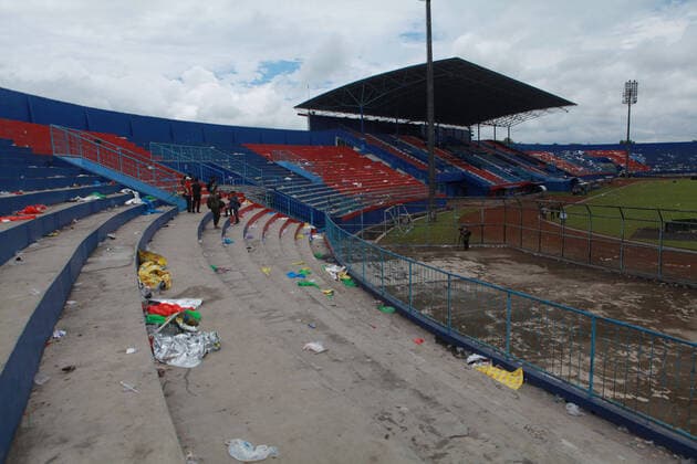 Bilder des Jahres, Sport 10 Oktober Sport Themen der Woche KW40 Sport Bilder des Tages (221003) -- MALANG, Oct. 3, 2022 -- Photo taken on Oct. 3, 2022 shows a view of the Kanjuruhan Stadium in Malang, East Java, Indonesia. The stampede occurred late Saturday at the Kanjuruhan Stadium in Malang regency after Arema Malang club lost to Persebaya Surabaya in an Indonesian league football match. (Photo by Xinhua) INDONESIA-MALANG-FOOTBALL MATCH-STAMPEDE-AFTERMATH BayuxNovanta 