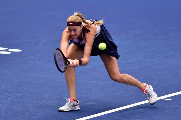 Sport Bilder des Tages Czech Petra Kvitova in action during the women s tennis tournament WTA, Tennis Damen Agel Open 2022 match against Bernarda Pera of USA in Ostrava, Czech Republic, October 3, 2022. (CTKxPhoto JaroslavxOzana) CTKPhotoP2022100307766  JAO 20