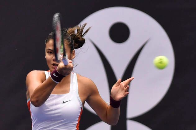 Emma Raducanu of Britain in action during the WTA, Tennis Damen Agel Open 2022 women s tennis tournament match against Darja Kasatkina of Russia in Ostrava, Czech Republic, October 4, 2022. (CTKxPhoto JaroslavxOzana) CTKPhotoP2022100407211  JAO 01