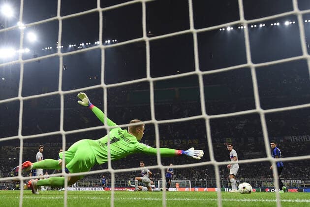 Sport Themen der Woche KW40 Sport Bilder des Tages Mg Milano 04 10 2022 - Champions League Inter-Barcellona foto Matteo Gribaudi Image nella foto: gol Hakan Calhanoglu 