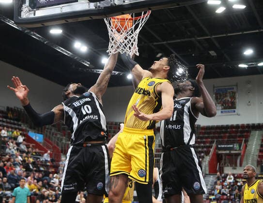 Sport Themen der Woche KW40 Sport Bilder des Tages Jonathan Bähre (Riesen) . MHP Riesen Ludwigsburg vs. Bakken Bears Basketball-Champions League 2022-2023. Ludwigsburg , GER, 04.10.2022, *** Jonathan Bähre Riesen MHP Riesen Ludwigsburg vs Bakken Bears Basketball Champions League 2022 2023 Ludwigsburg , GER, 04 10 2022,