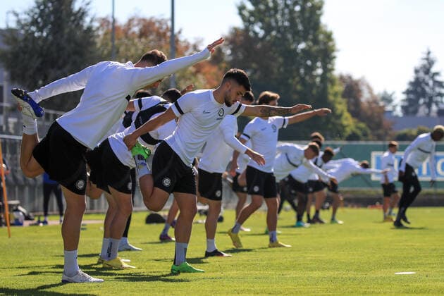 SOCCER - UEFA EL, Sturm vs Lazio, preview GRAZ,AUSTRIA,05.OCT.22 - SOCCER - UEFA Europa League, SK Sturm Graz vs SS Lazio Roma, preview, training Sturm. Image shows the team of Sturm with Jusuf Gazibegovic (Sturm).  GEPAxpictures xMarioxBuehner