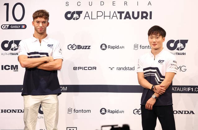 October 5, 2022, Tokyo, Japan - Scuderia Alpha Tauri Formula-1 drivers Pierre Gasly (L) of France and Yuki Tsunoda (R) of Japan pose for photo at a press conference, PK, Pressekonferenz in Tokyo on Wednesday, October 5, 2022. Formula-1 Japan Grand Prix will be held at the Suzuka circuit on October 9. Noxthirdxpartyxsales  (200427171)