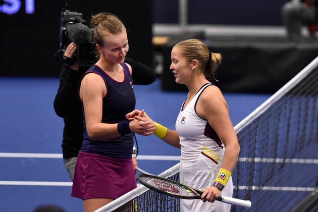 Barbora Krejcikova (Czech), left, greets Shelby Rogers (USA), right, during the WTA, Tennis Damen Agel Open 2022 women s tennis tournament, on October 5, 2022, in Ostrava, Czech Republic. (CTKxPhoto JaroslavxOzana) CTKPhotoP2022100505145  JAO 08