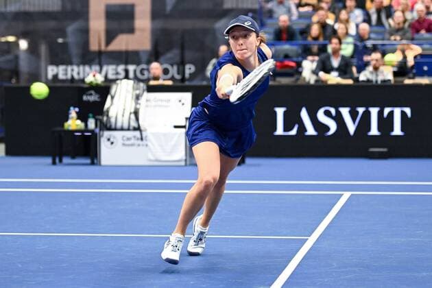 05.10.2022 OSTRAWA ( CZECH REPUBLIC ) TENIS ZIEMNY ( TENNIS ) WTA, Tennis Damen AGEL OPEN OSTRAVA 2022 - TURNIEJ WTA 500 - 1 8 FINALU - ROUND OF 16 MECZ IGA SWIATEK VS. AJLA TOMLJANOVIC ( GAME ) NZ IGA SWIATEK SYLWETKA FOTO MICHAL STANCZYK CYFRASPORT NEWSPIX.PL --- Newspix.pl  20221005CSMS0008