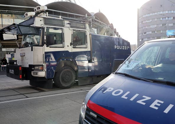 SOCCER - UEFA EL, Sturm vs Lazio GRAZ,AUSTRIA,06.OCT.22 - SOCCER - UEFA Europa League, SK Sturm Graz vs SS Lazio Roma. Image shows water canon vehicle of the austrian police.  GEPAxpictures xChrisxBauer